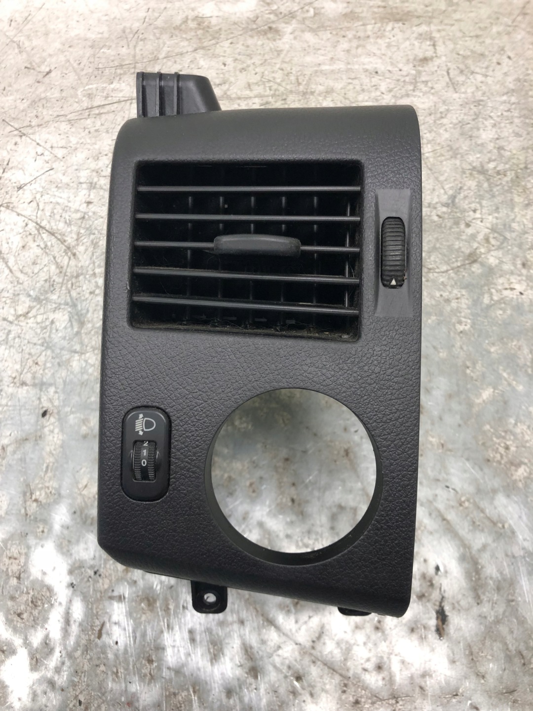 grid air conditioning devices left MERCEDES SPRINTER W906 A9068300454