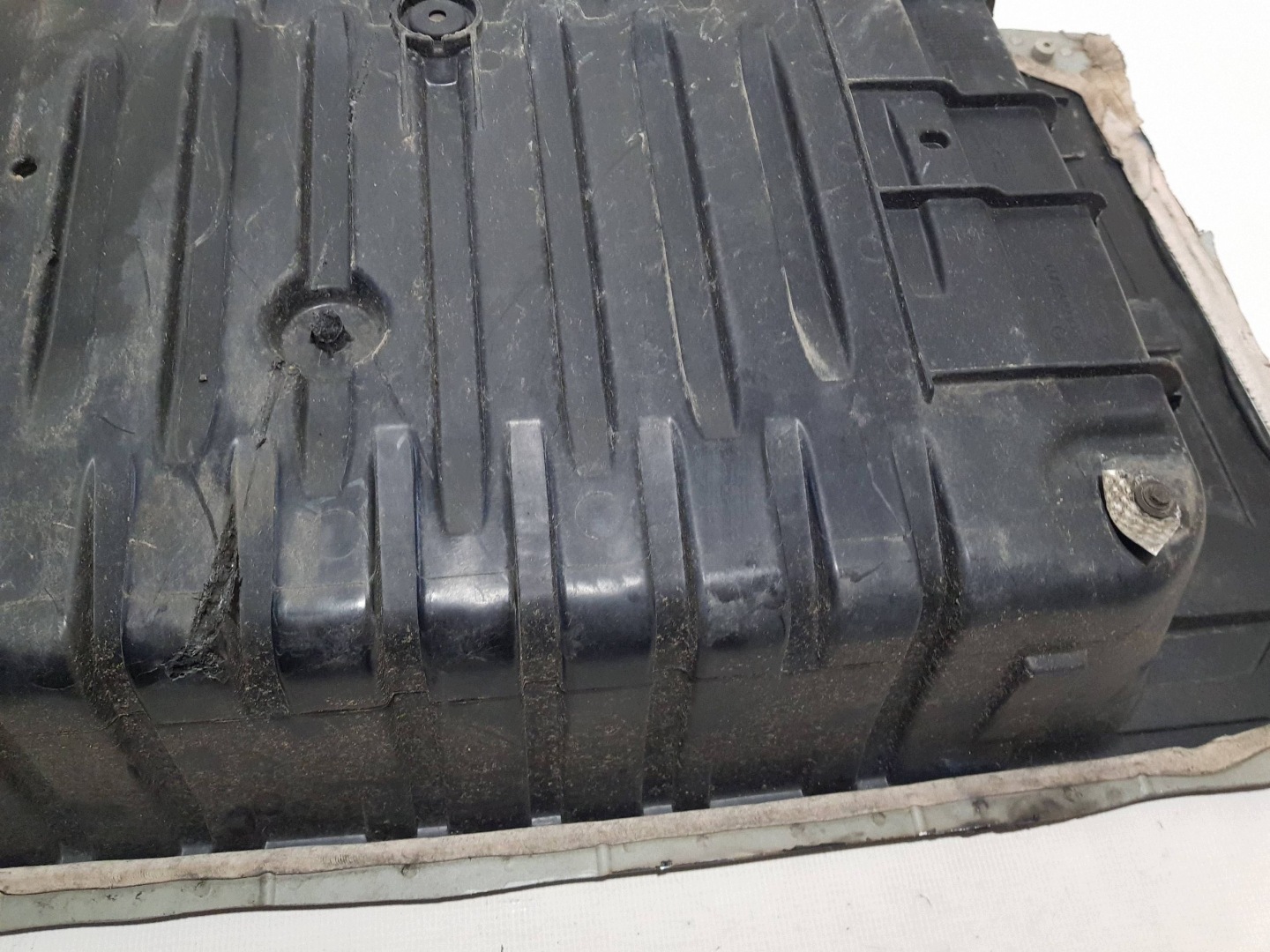 MERCEDES W213 SADAN sump 2136108000 floor boot