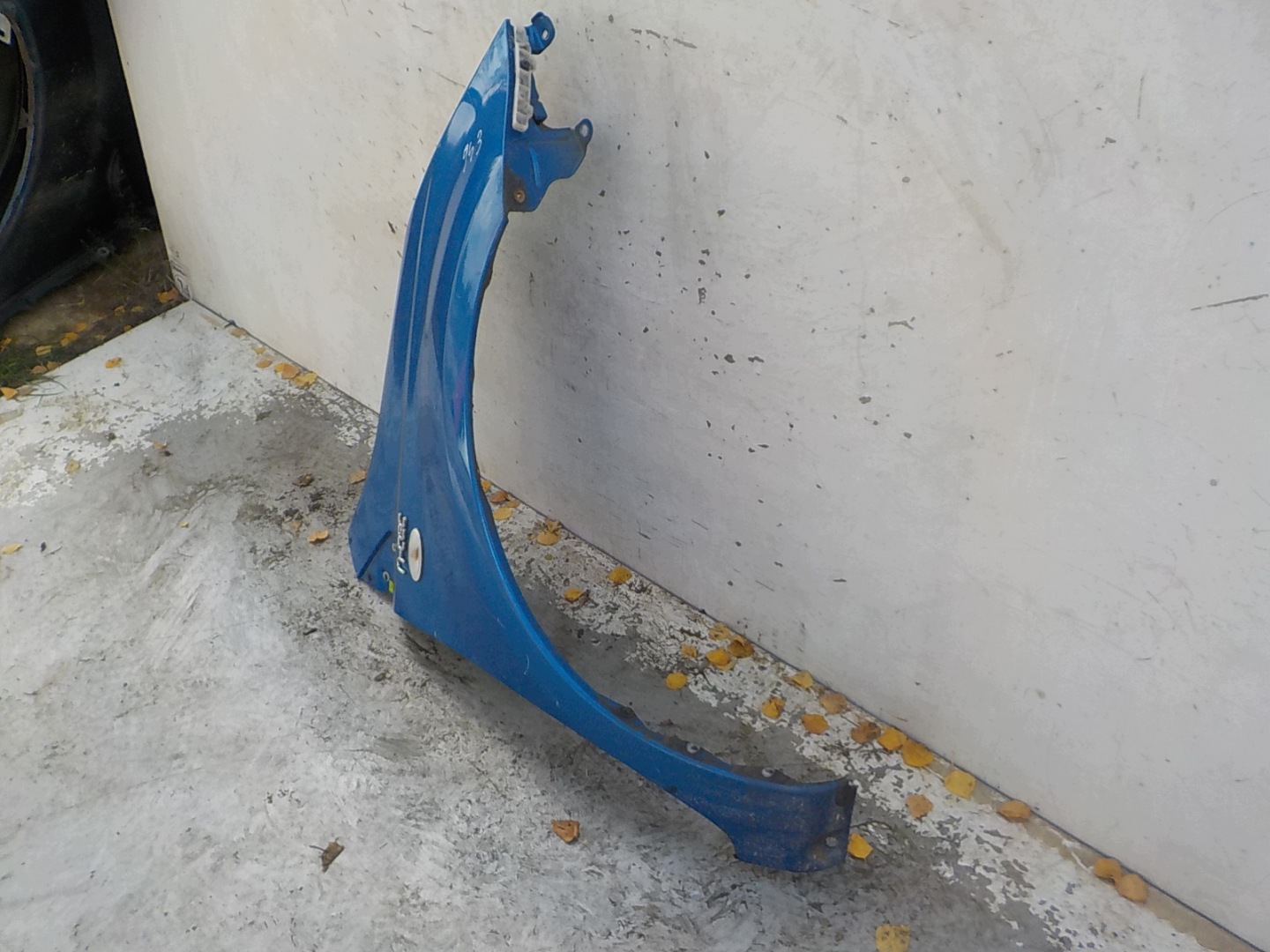943 NISSAN NOTE and E11 fender right front front
