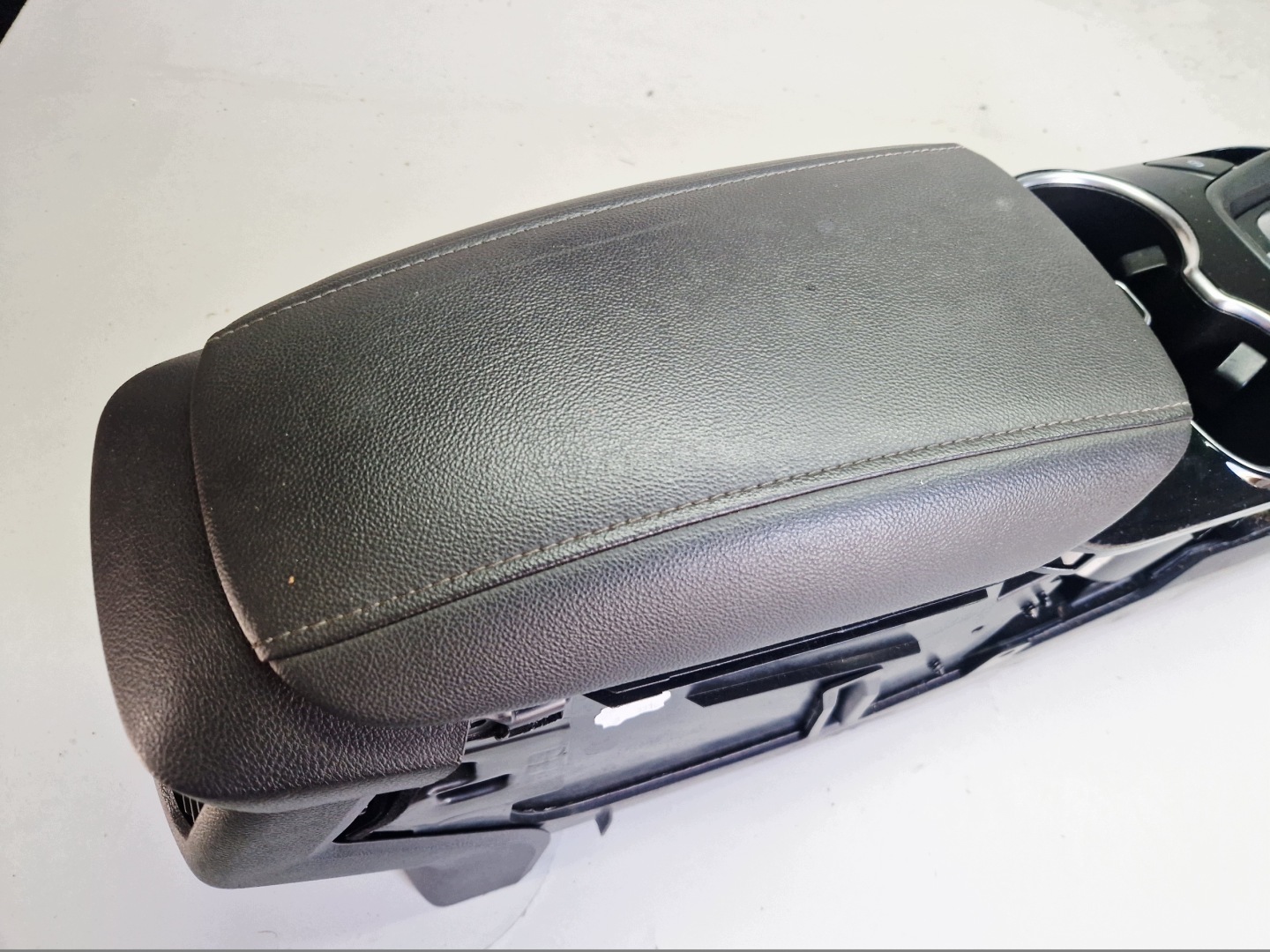 FORD MONDEO MK5 TUNEL central armrest USB CALY KOMPLET