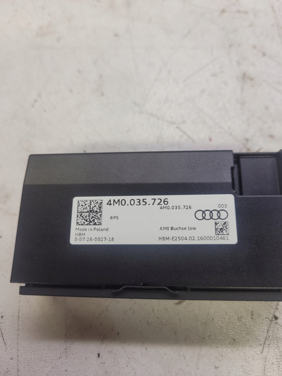 adapter USB LADOWARKI AUX AUDI A4 A5 Q7 4M0035726