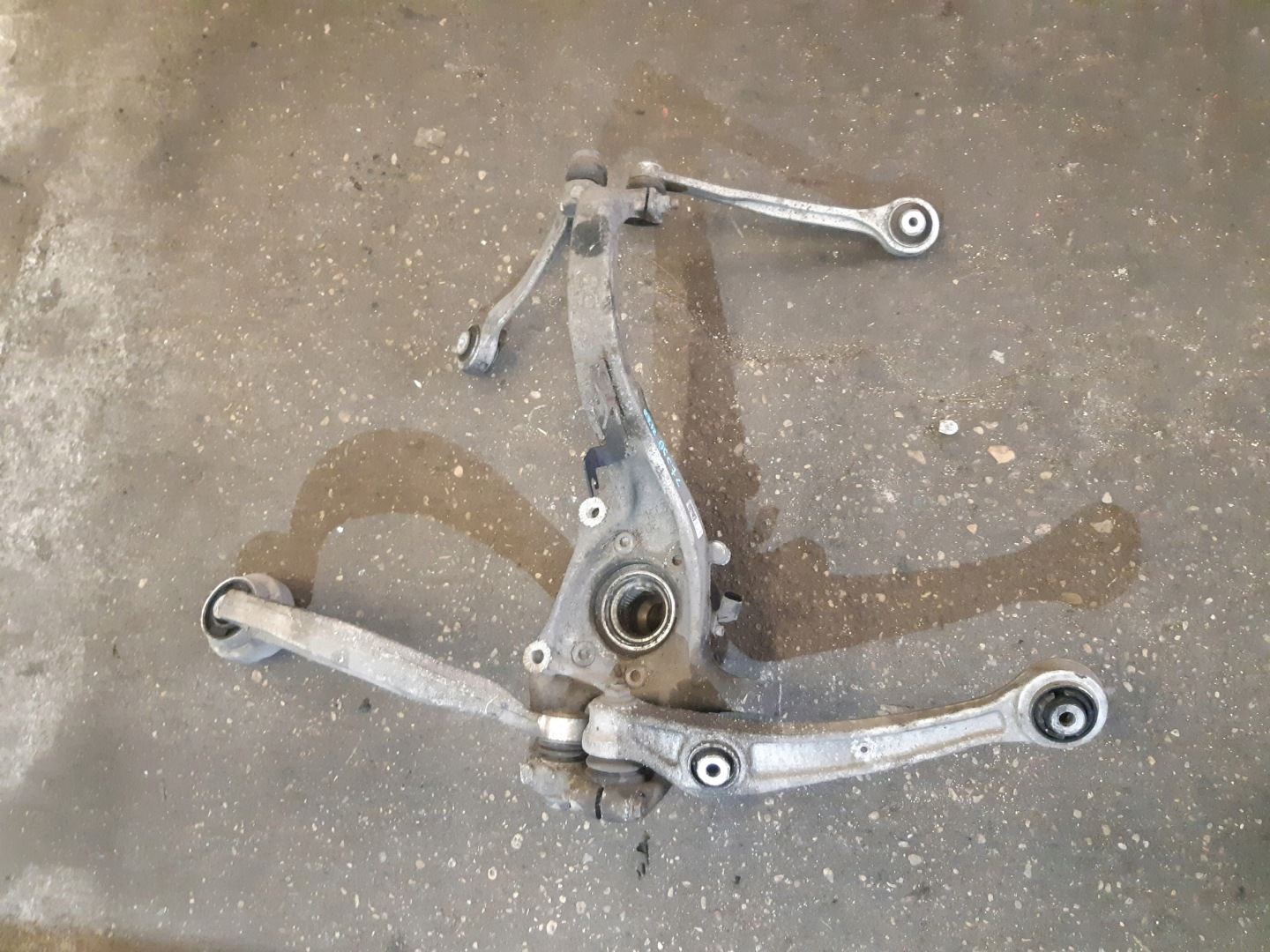 AUDI A6 C7 swing left front left front of the arm 4G0407241D