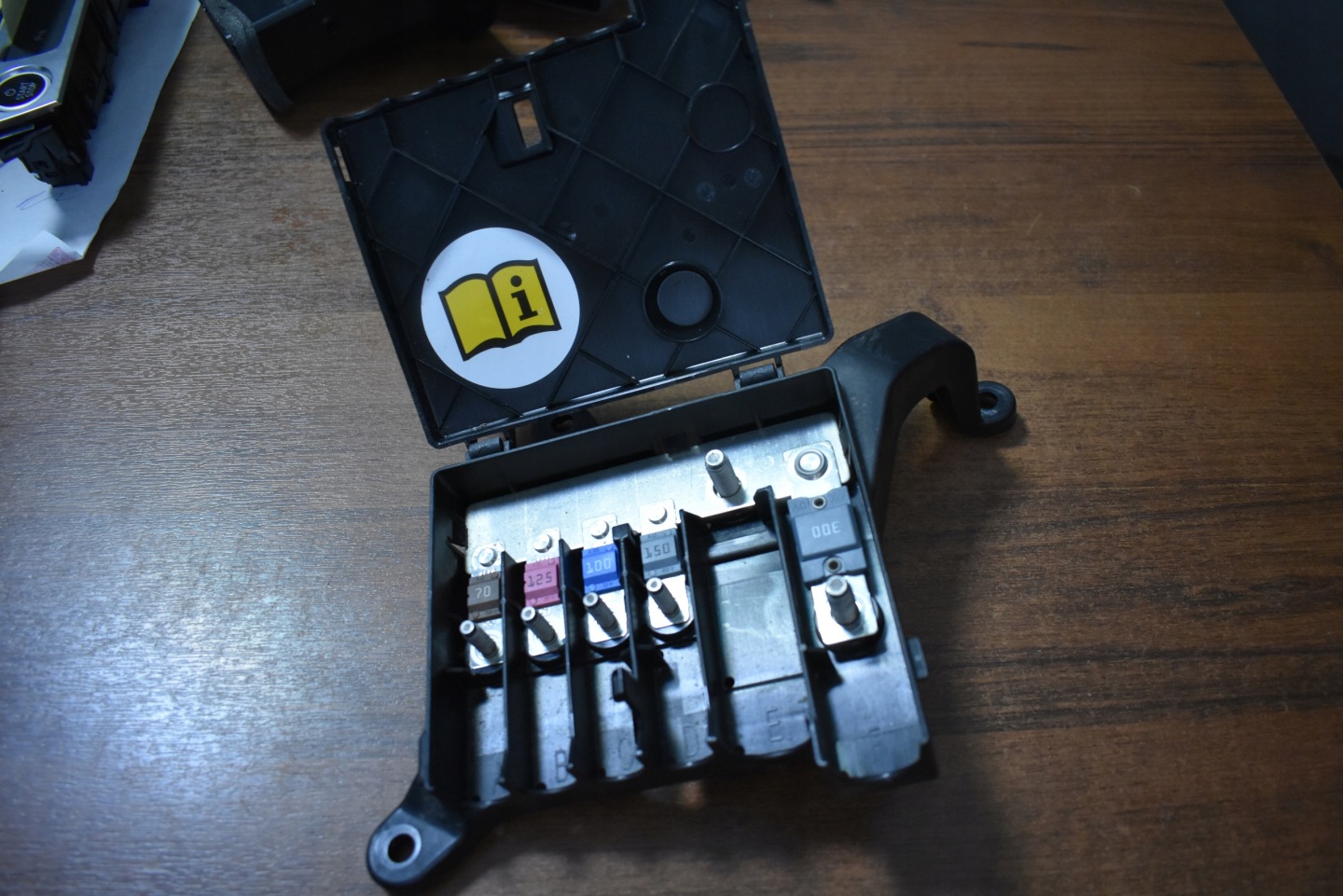 IDEALNA Module fusibles ROZDZIELACZ PRADU AUDI E-TRON 1