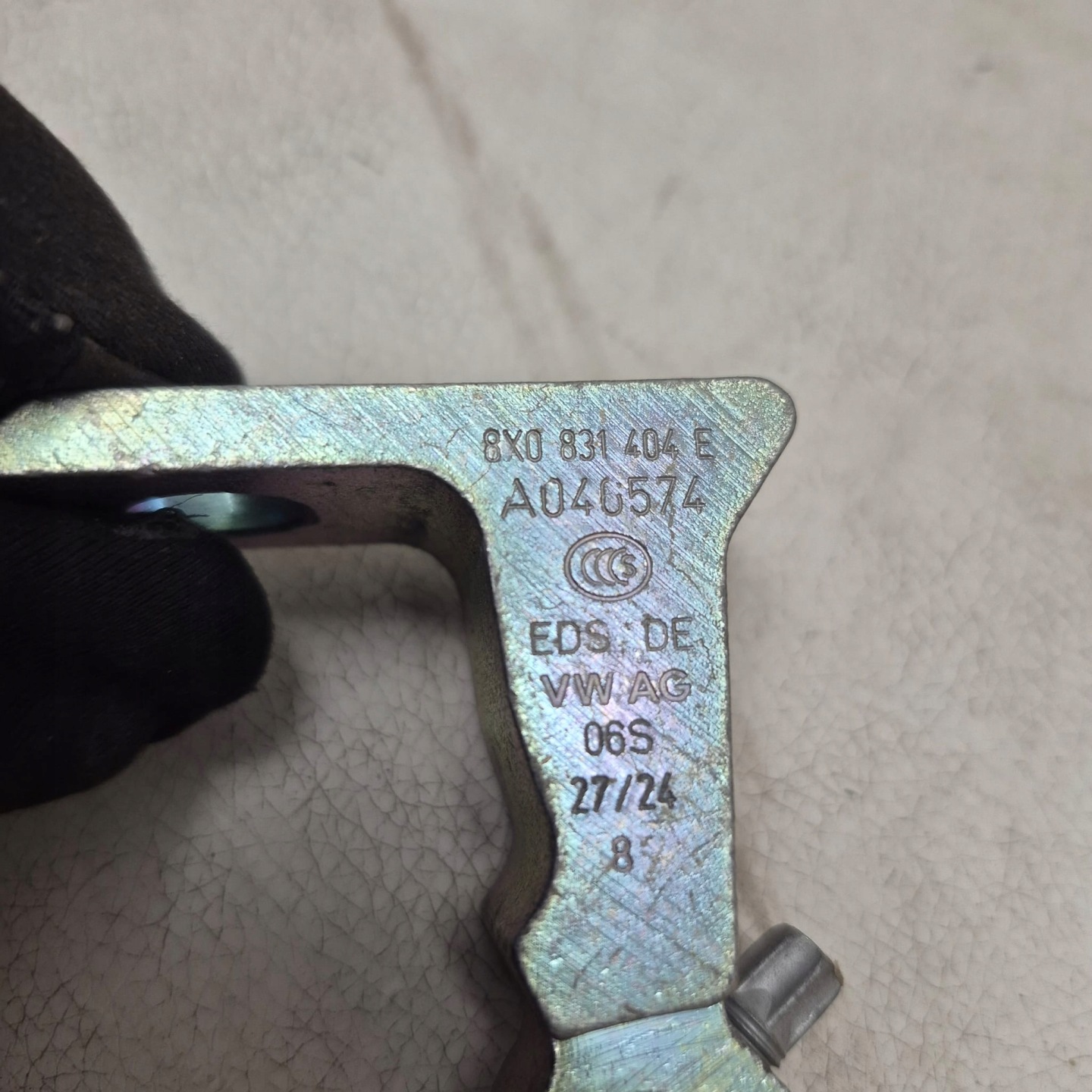 AUDI VW SEAT SKODA hinge door right front front 8X0831404E