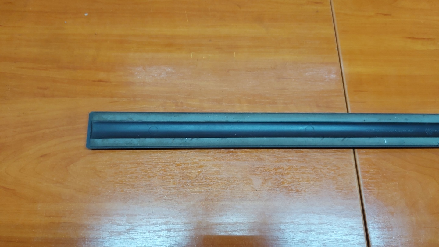 moulding door left front TOYOTA YARIS III