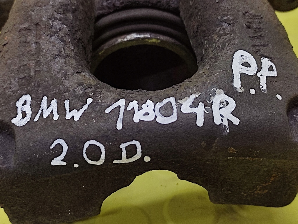 BMW 1 E87 2.0 D caliper right front