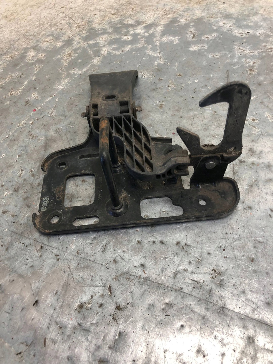 lock RYGIEL bonnets AUDI Q5 8R0823480