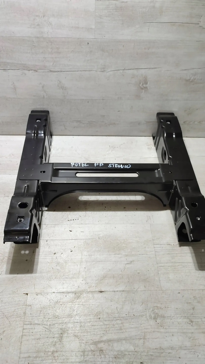 Alfa Romeo Stelvio 2.0T 21r. holder seat right front