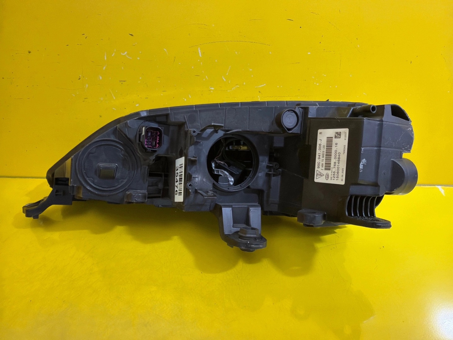 light right front Porsche Macan 95C 2024- 95C941006J BASIS LED