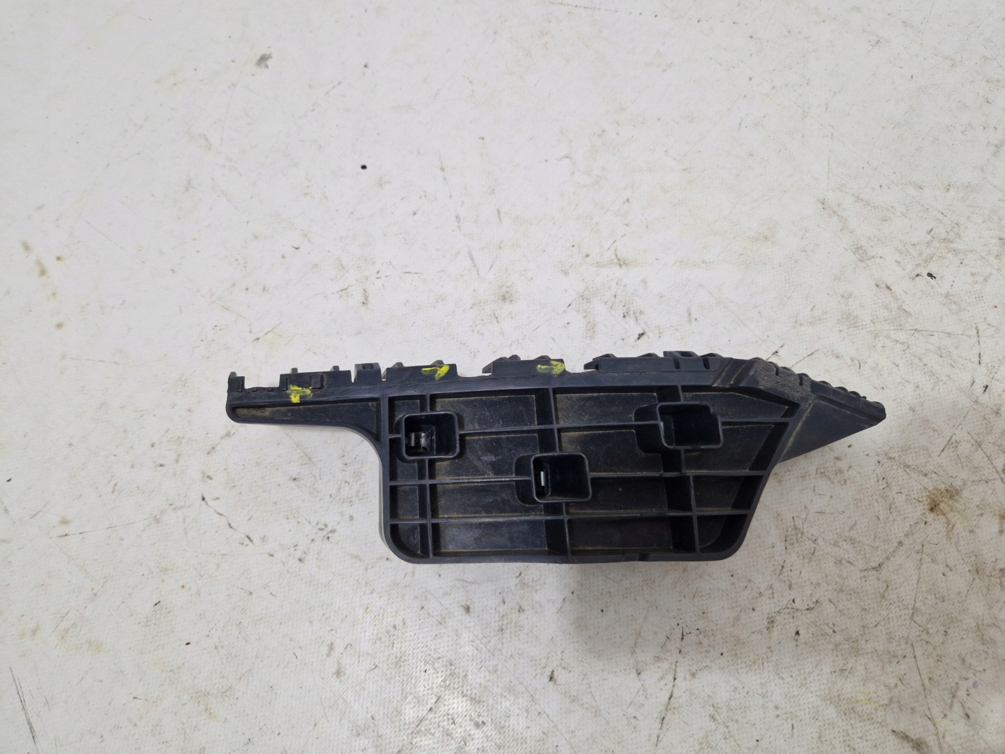 CADILLAC ESCALADE IV 2014 - bumper bracket left front front 23238319