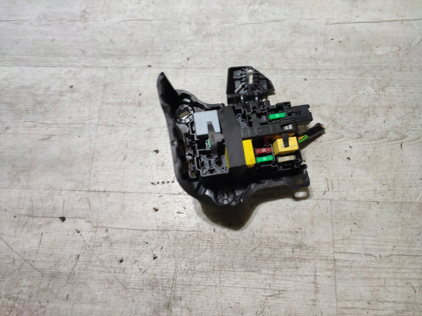 Peugeot 2008 and 2018 relay compartment bezpiecznkow