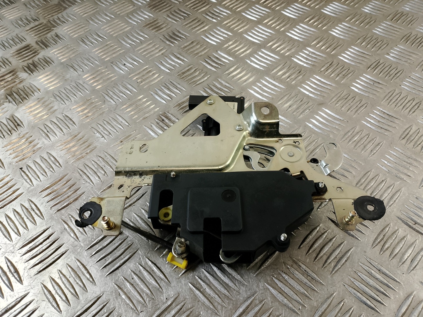 lock bonnet rear part MAZDA TRIBUTE 5L847843400