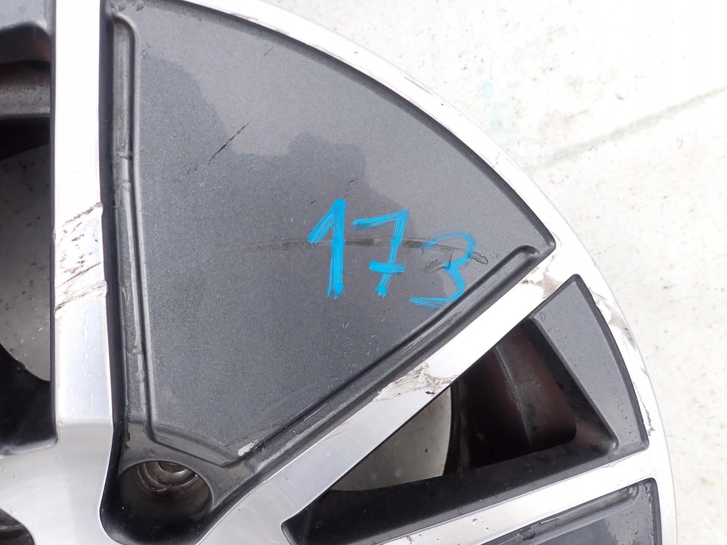 AUDI 8W0601025G 7,5Jx17 17" disk hliníkový