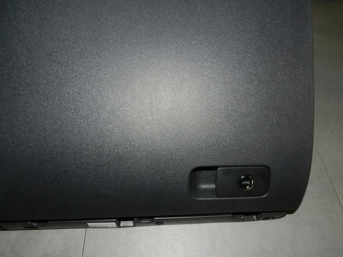 VW JETTA 5C Handschuhfach des Beifahrers 5C7857097