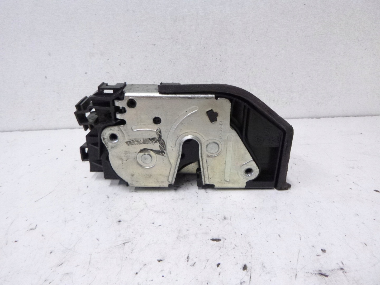 lock door rear part left BMW E60 E61 05r.
