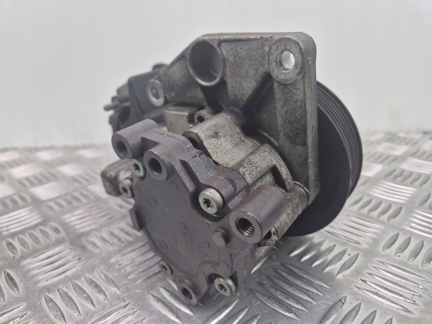 Mercedes C230 W204 servo pump A0054669501 M272