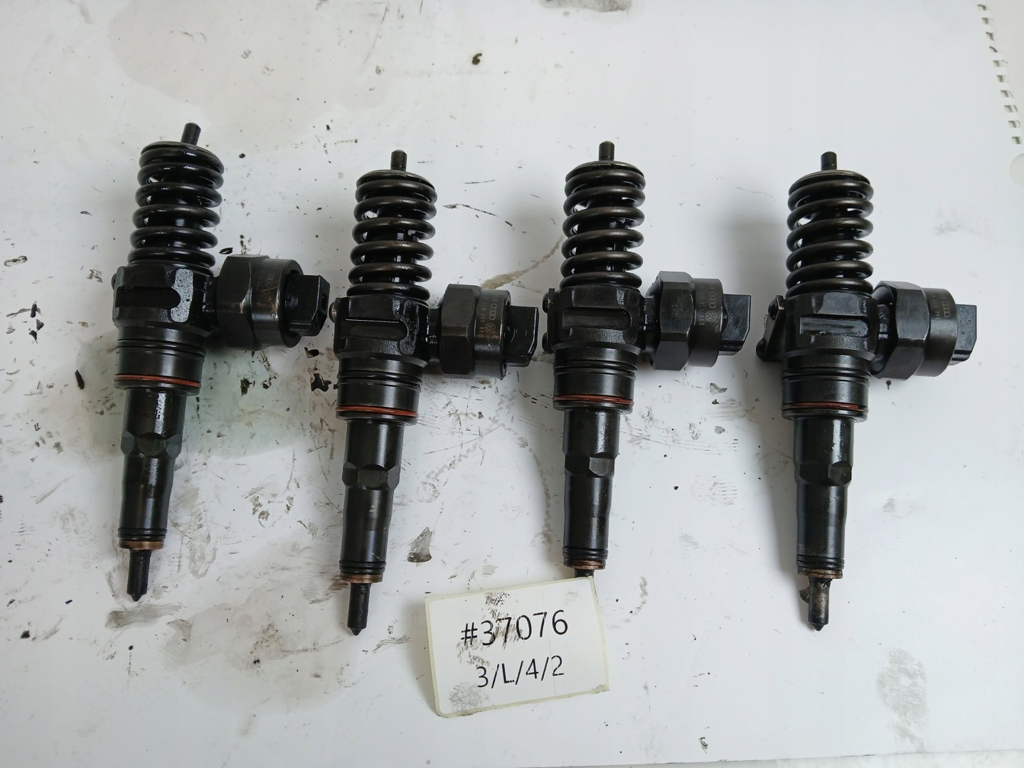 VW PASSAT B5 LIFT OCTAVIA e SHARAN e 1.9 TDI Iniettore 038130073AC