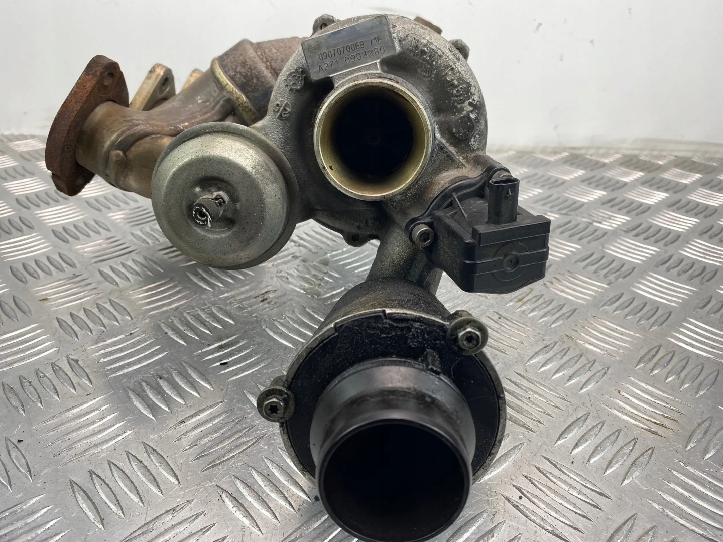 Mercedes-Benz E W212 180 turbo A2710903280