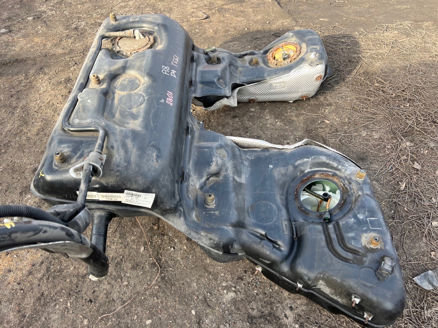 AUDI A8 D4 TFSI tank 4H0201021BJ