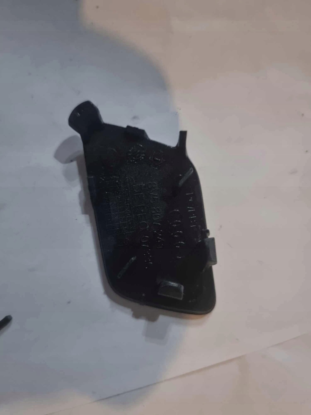 AUDI A3 8V5 -> Abschleppöse der Stoßstange vorne 8V5807241