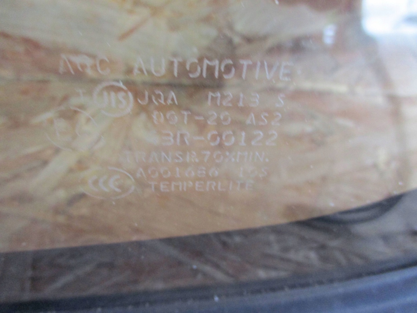 vitre aile gauche MITSUBISHI OUTLANDER III