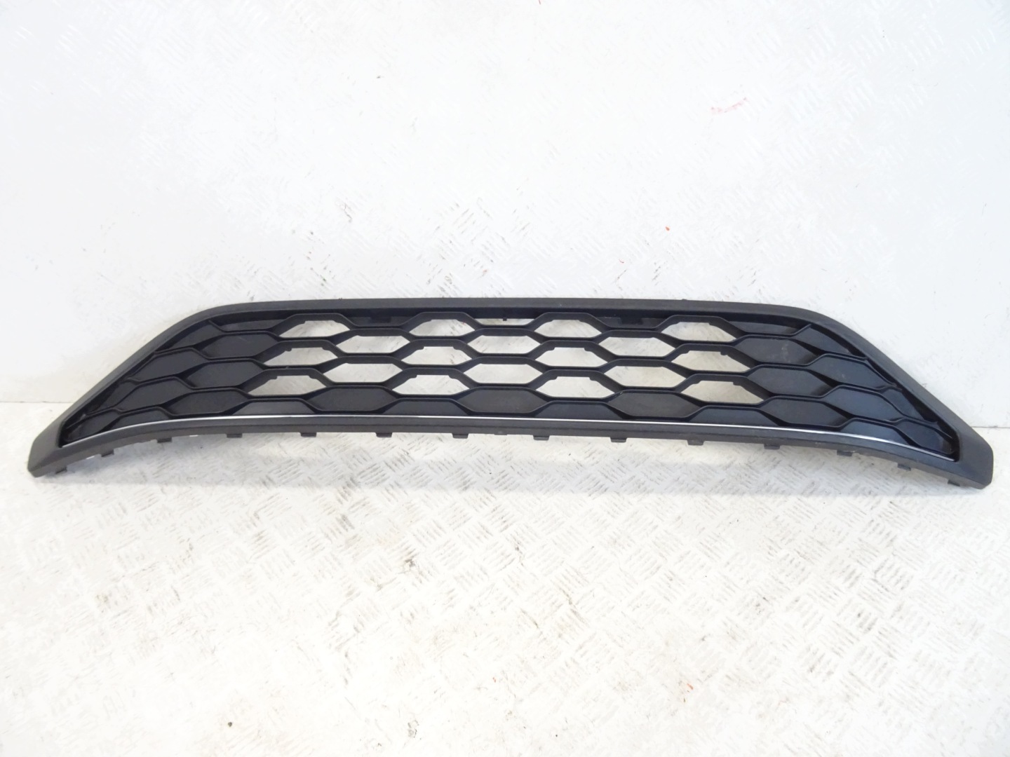grid of a bumper front front VOLKSWAGEN TAIGO 2G7853677
