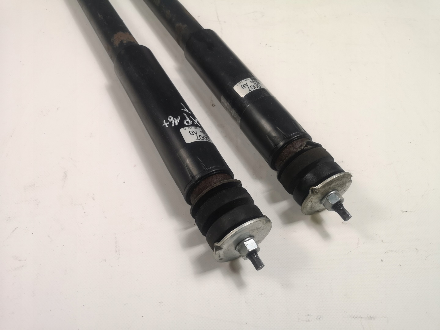 shock absorbers rear part rear Ford Explorer 4x4 2016