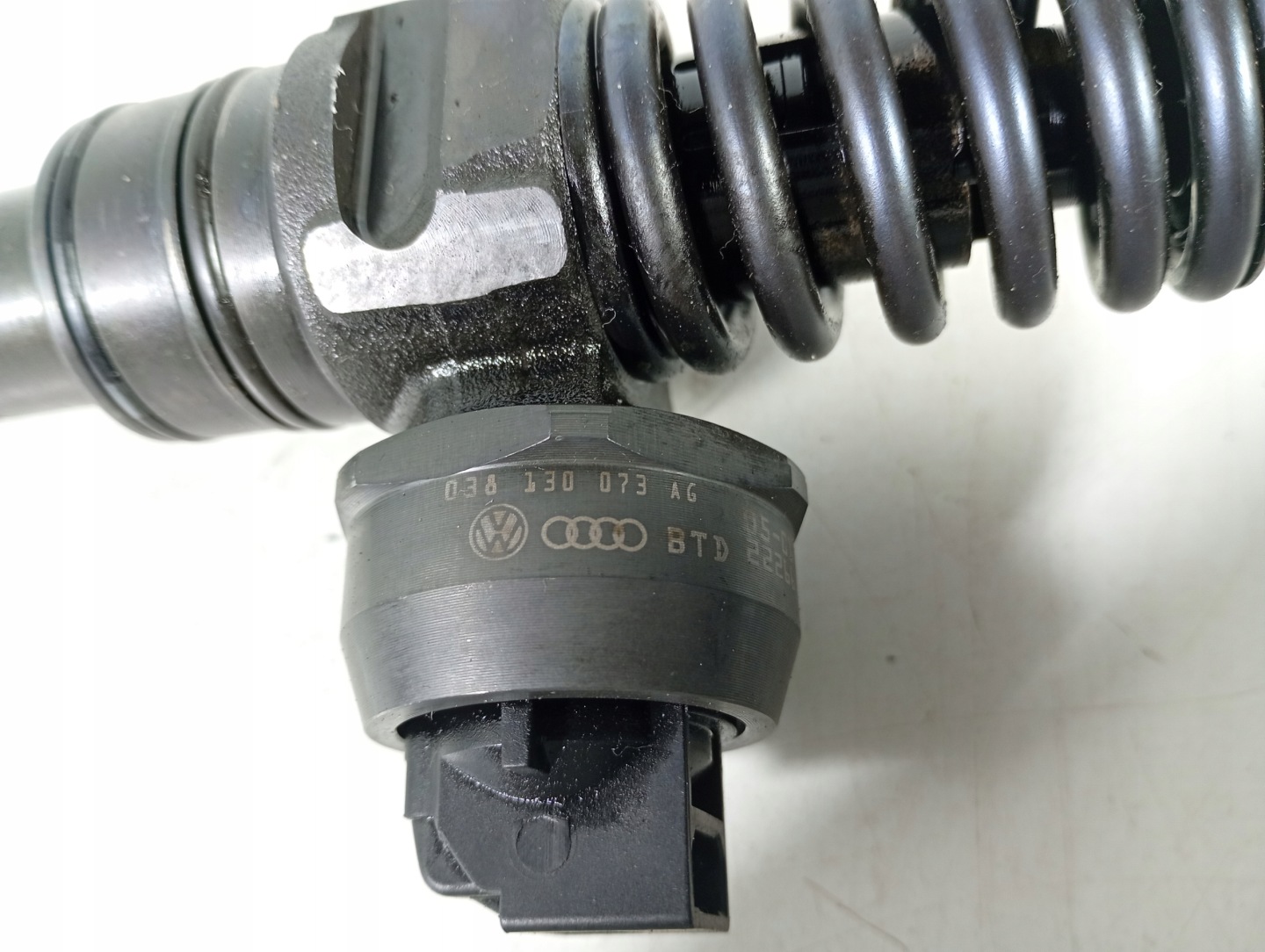 VW AUDI Einspritzdüse OE 038130073AG