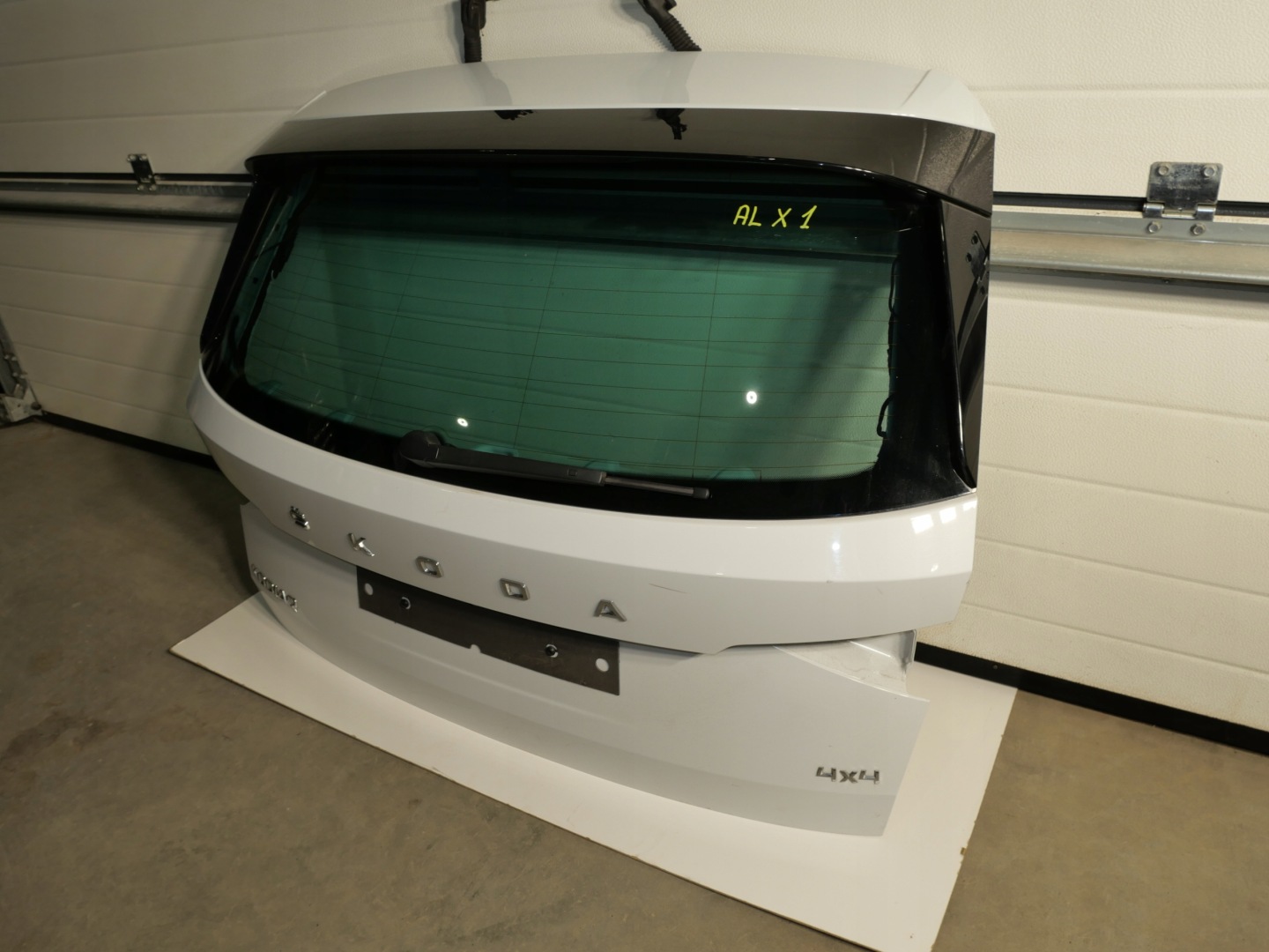 boot door rear boot KAMERA SKODA KODIAQ BIALA