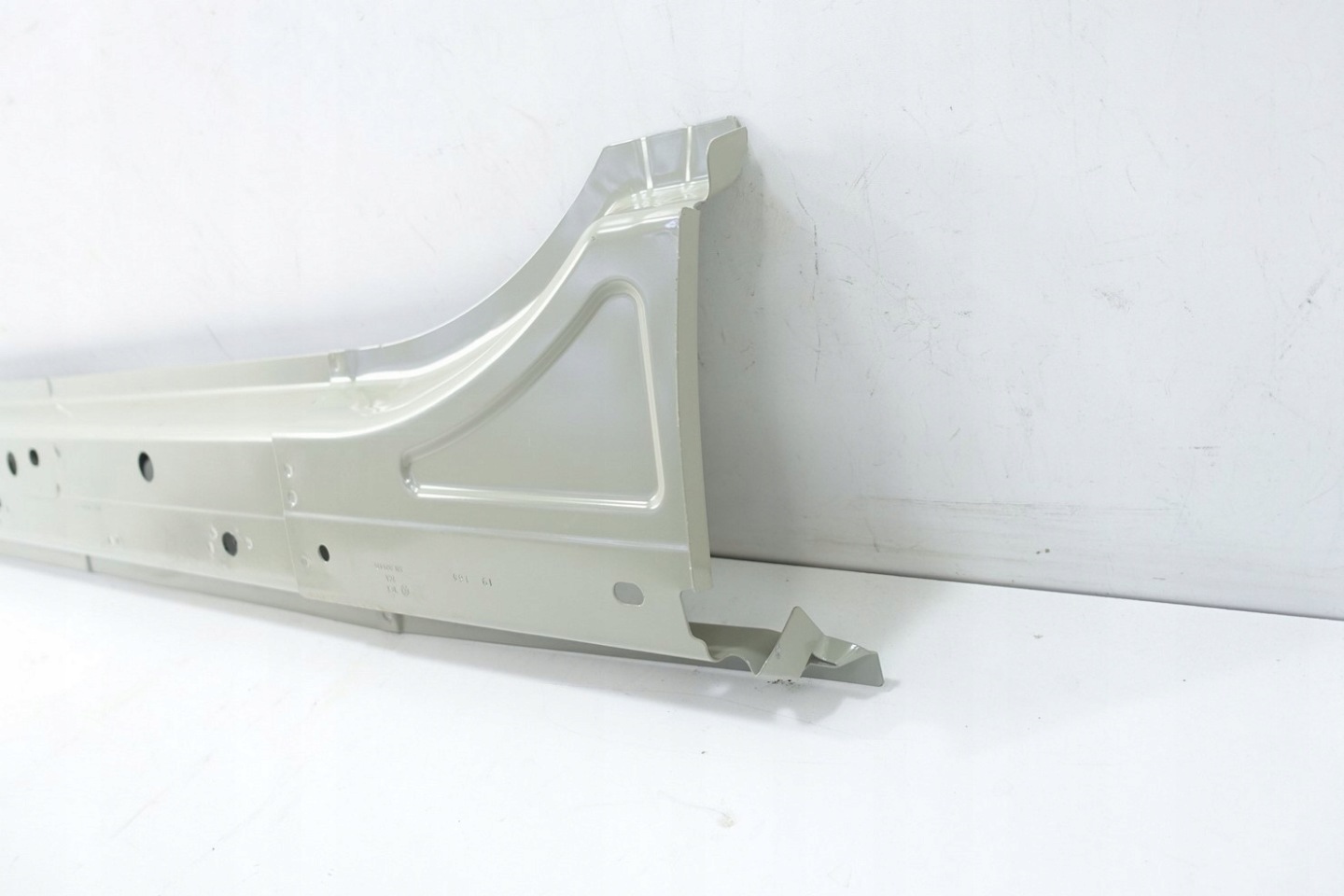 threshold side left VW TIGUAN II LIFT 5NL809377B