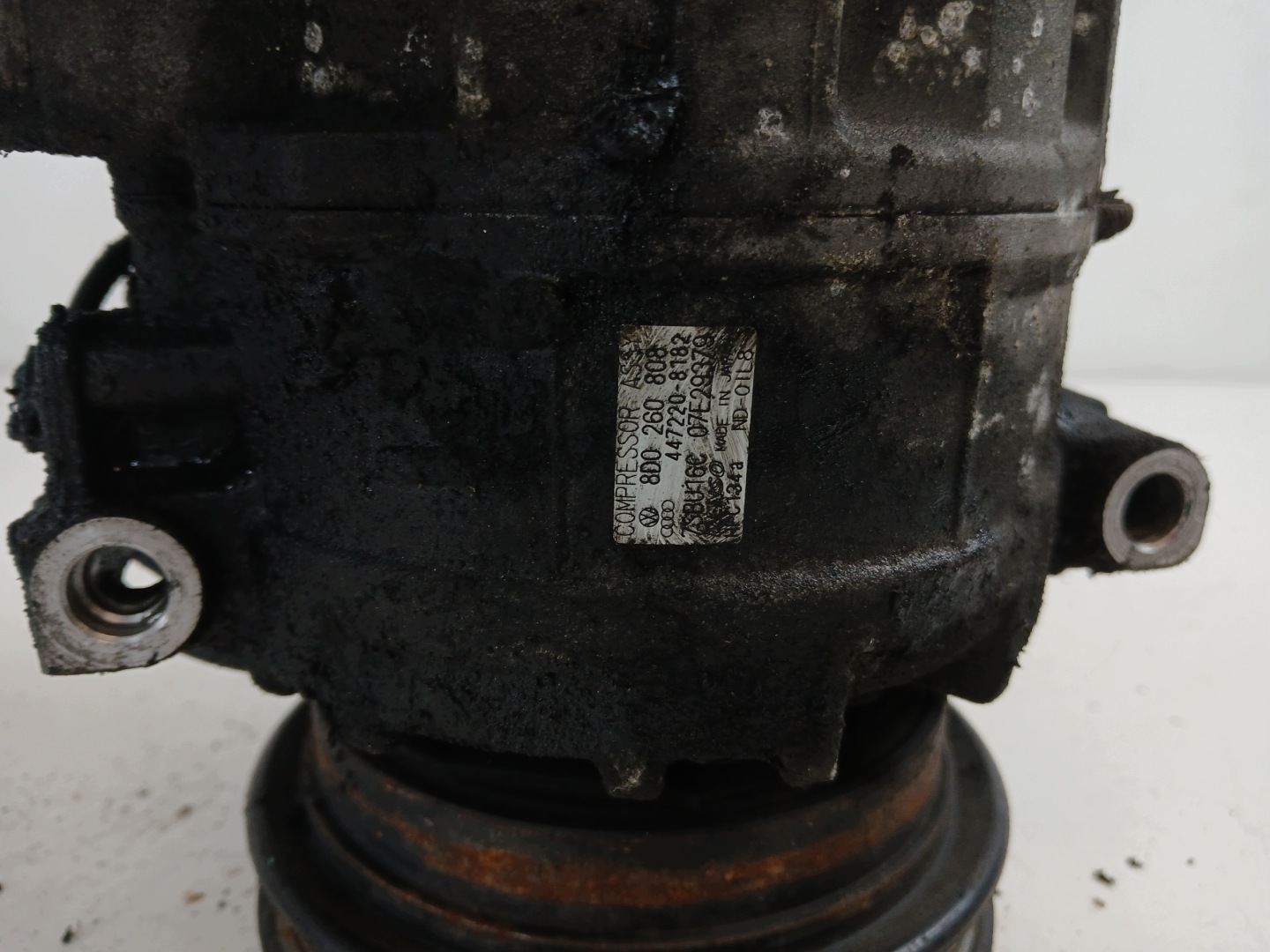 AUDI A4 B5 compressor; compressor of the air conditioning 8D0260808