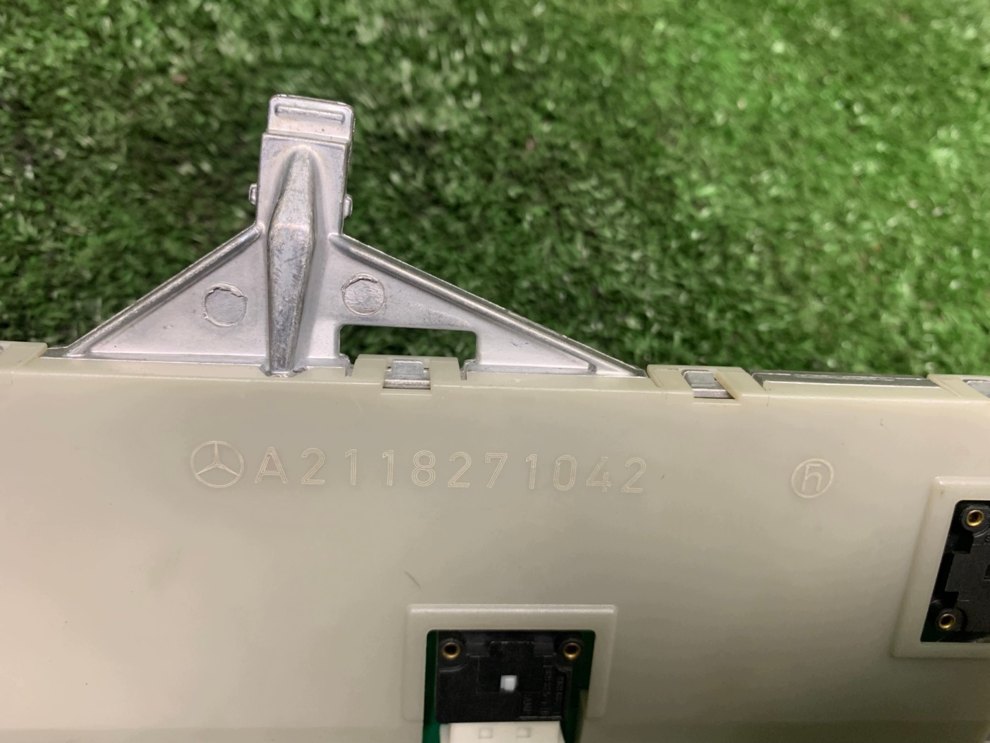 antenna amplifier Mercedes W211 OE 2118271042