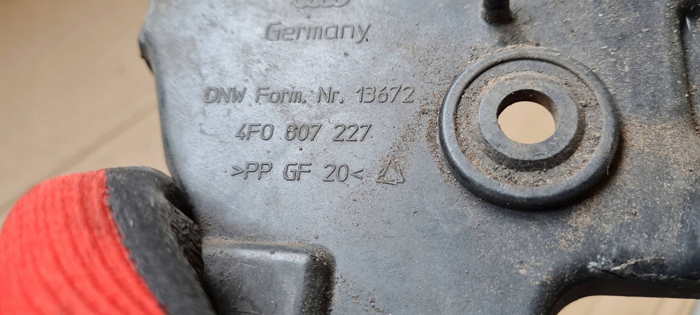 A6 C6 LIFT support bracket holder of a bumper left front 4F0807227