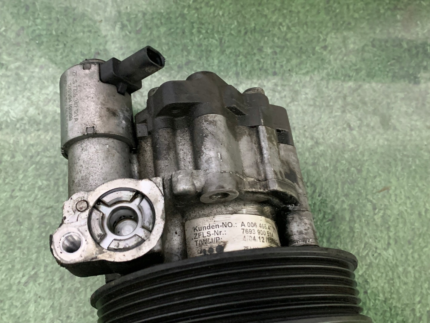 MERCEDES E W212 2.2 servo pump A0064664701