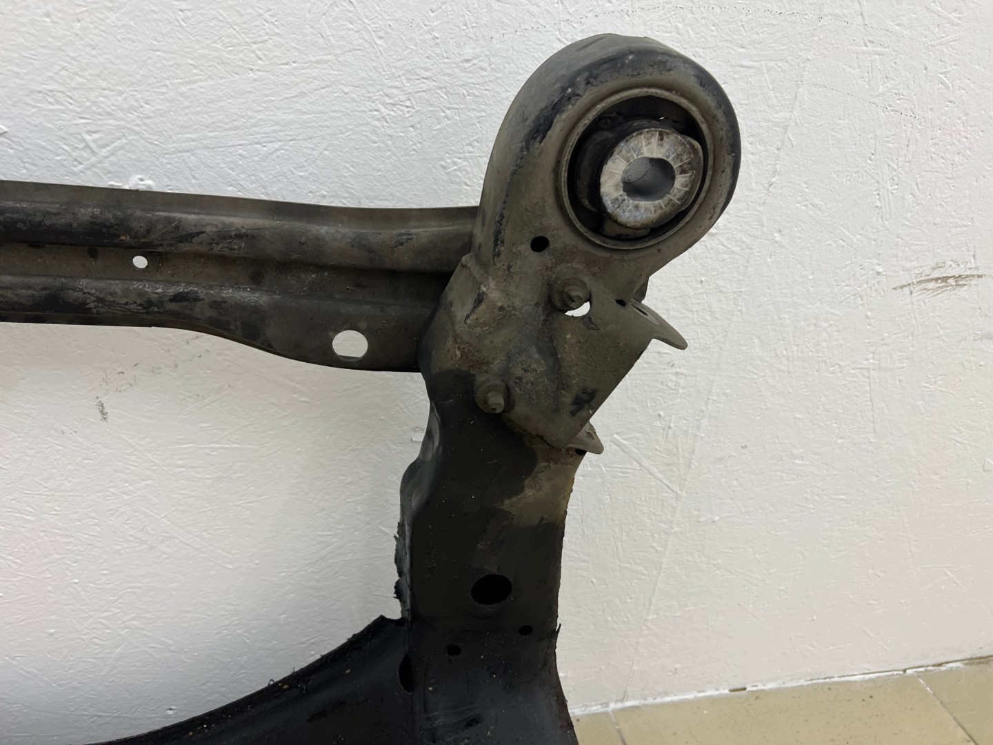 subframe axle beam springing of the engine front AUDI A6 C6 2.7/3.0 TDI 4F0399313AD