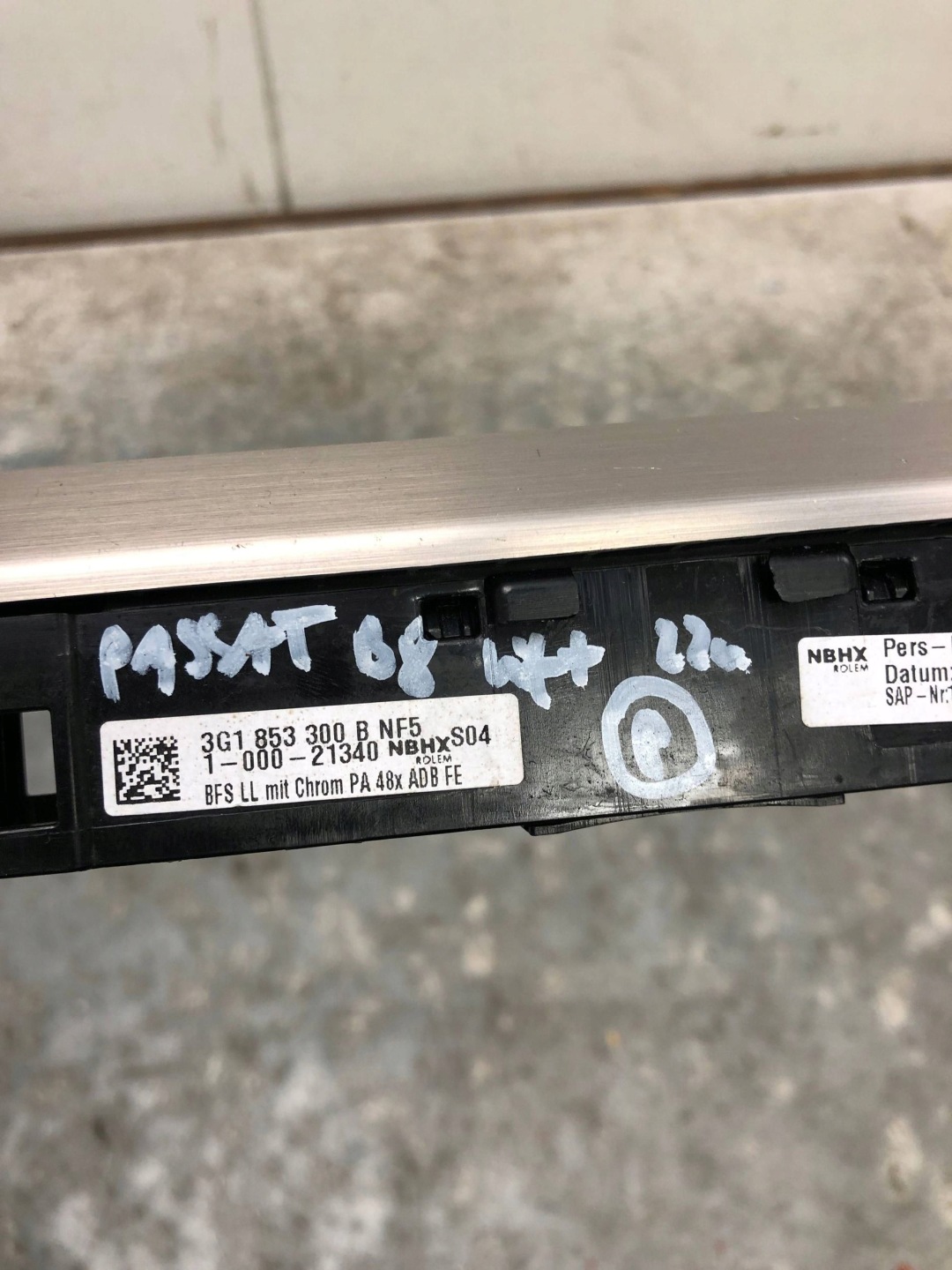 Moulage DEKOR Console NF5 VW PASSAT B8 LIFT 3G1853300B