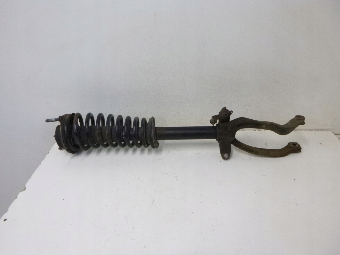 shock absorber front left Alfa Romeo 147 1.6 05r.