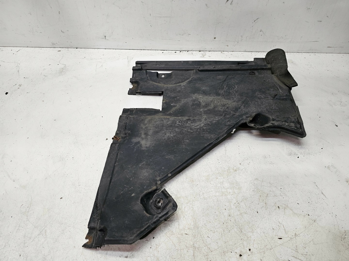 cover chassis left rear part AUDI Q5 FY 80A825215B 1/26