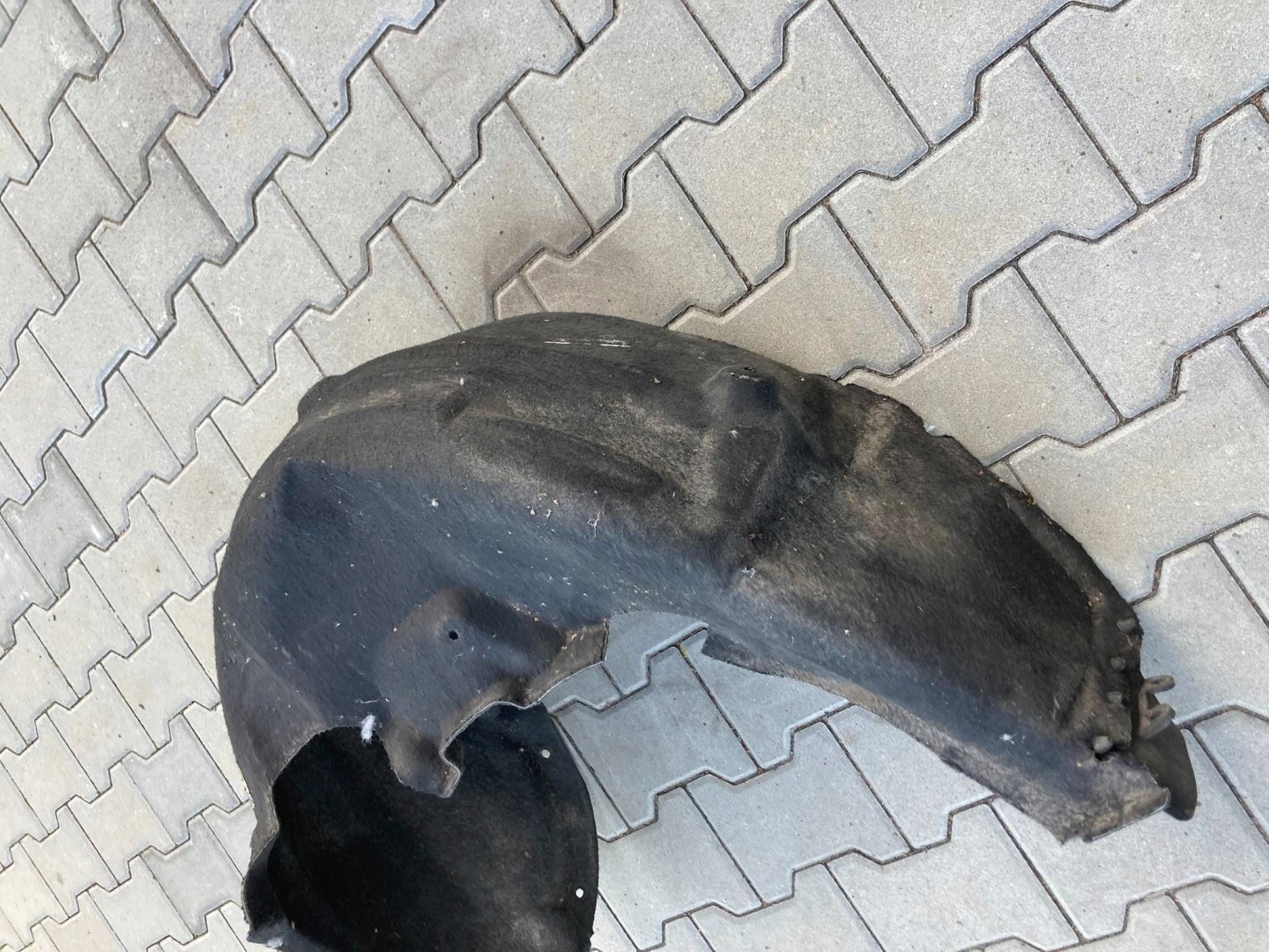 Mercedes CLS W218 mudguard left rear. left rear part A2186900530