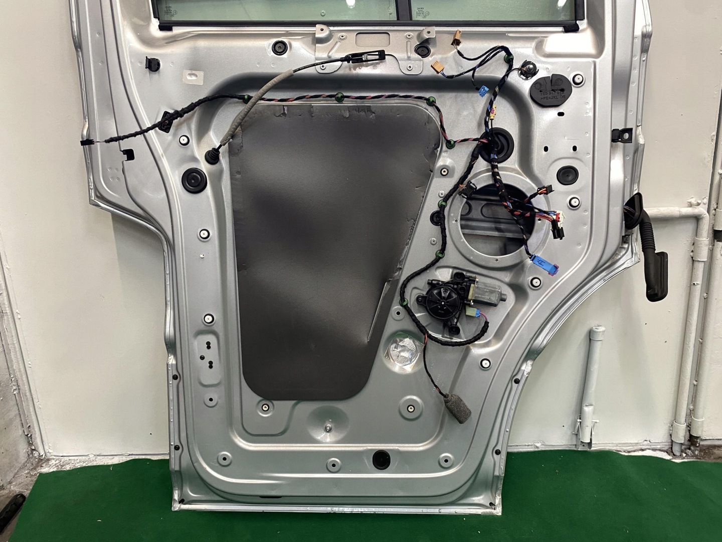 VW CRAFTER 2 MAN TGE 17- door front left silver PDC 7C0831311C