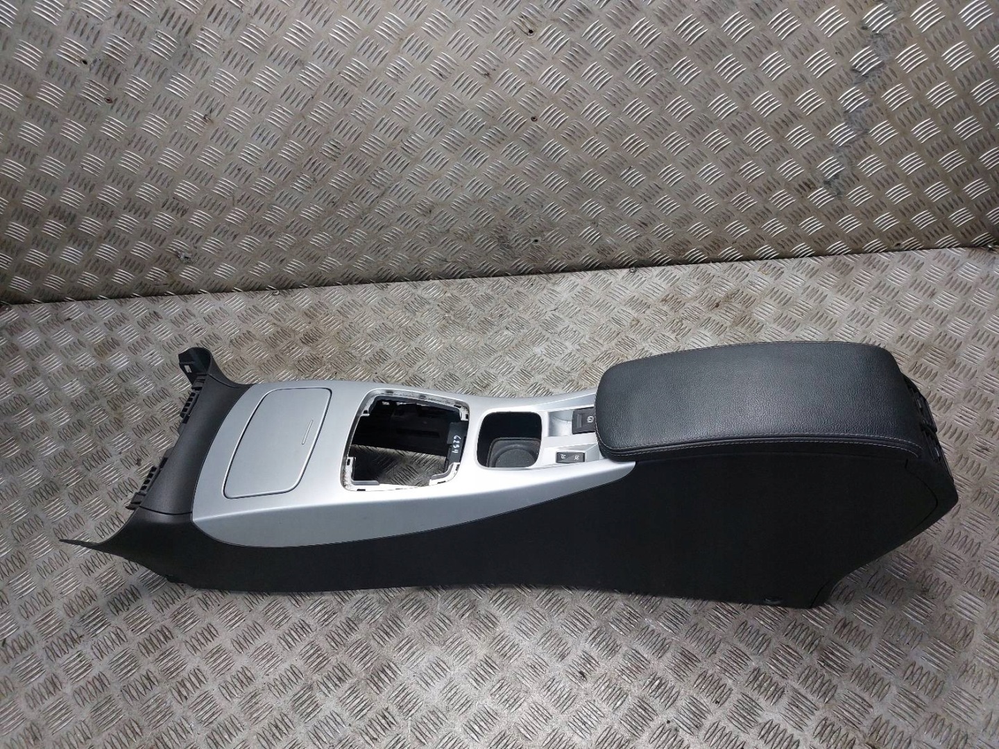 TUNEL central armrest RENAULT LAGUNA III 969100005R