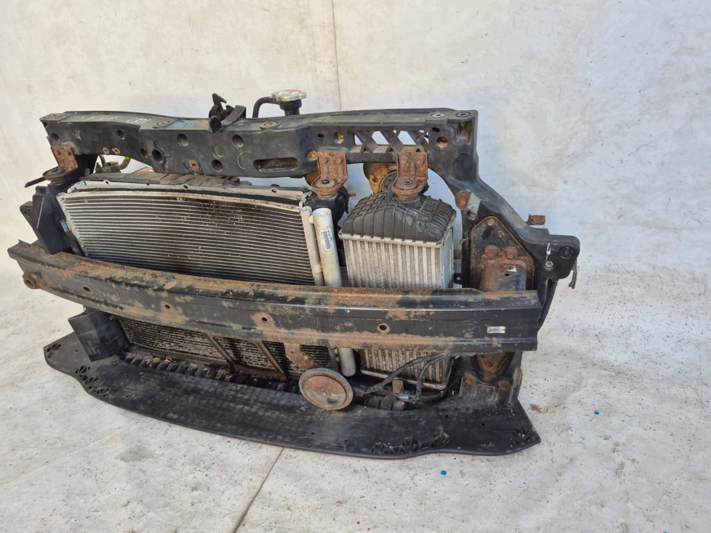 HYUNDAI I20 and LIFT CRDI 12- support panel for radiators pillar iron