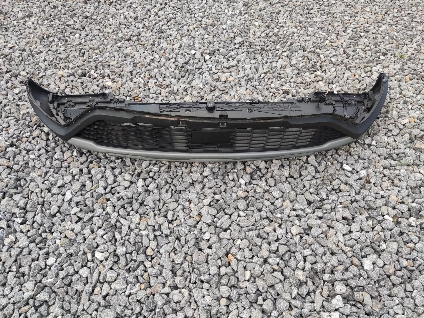 cover cover below bumper front grid DACIA SANDERO III STEPWAY 2021-2025