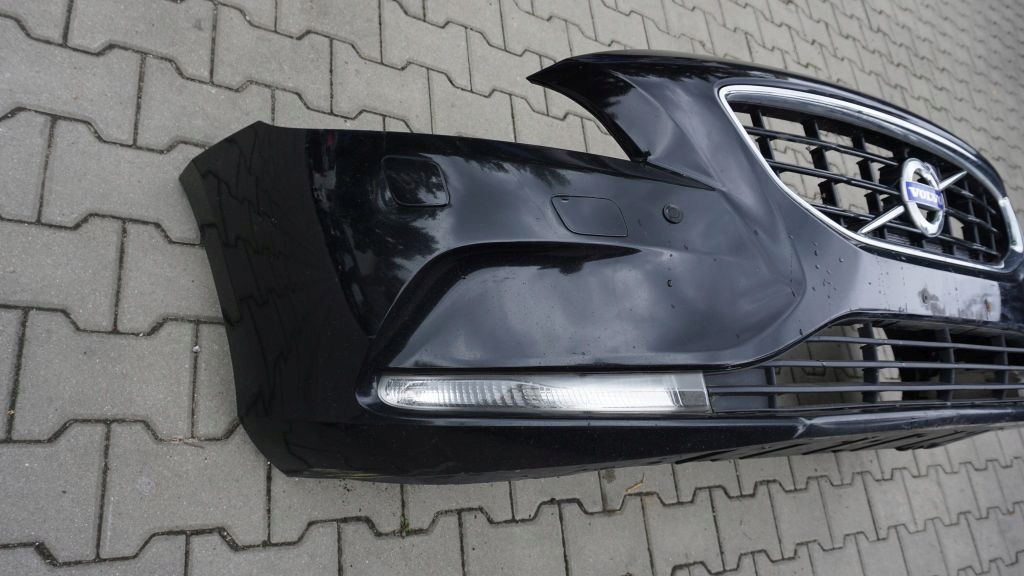 VOLVO V40 - complete bumper front - colour 717