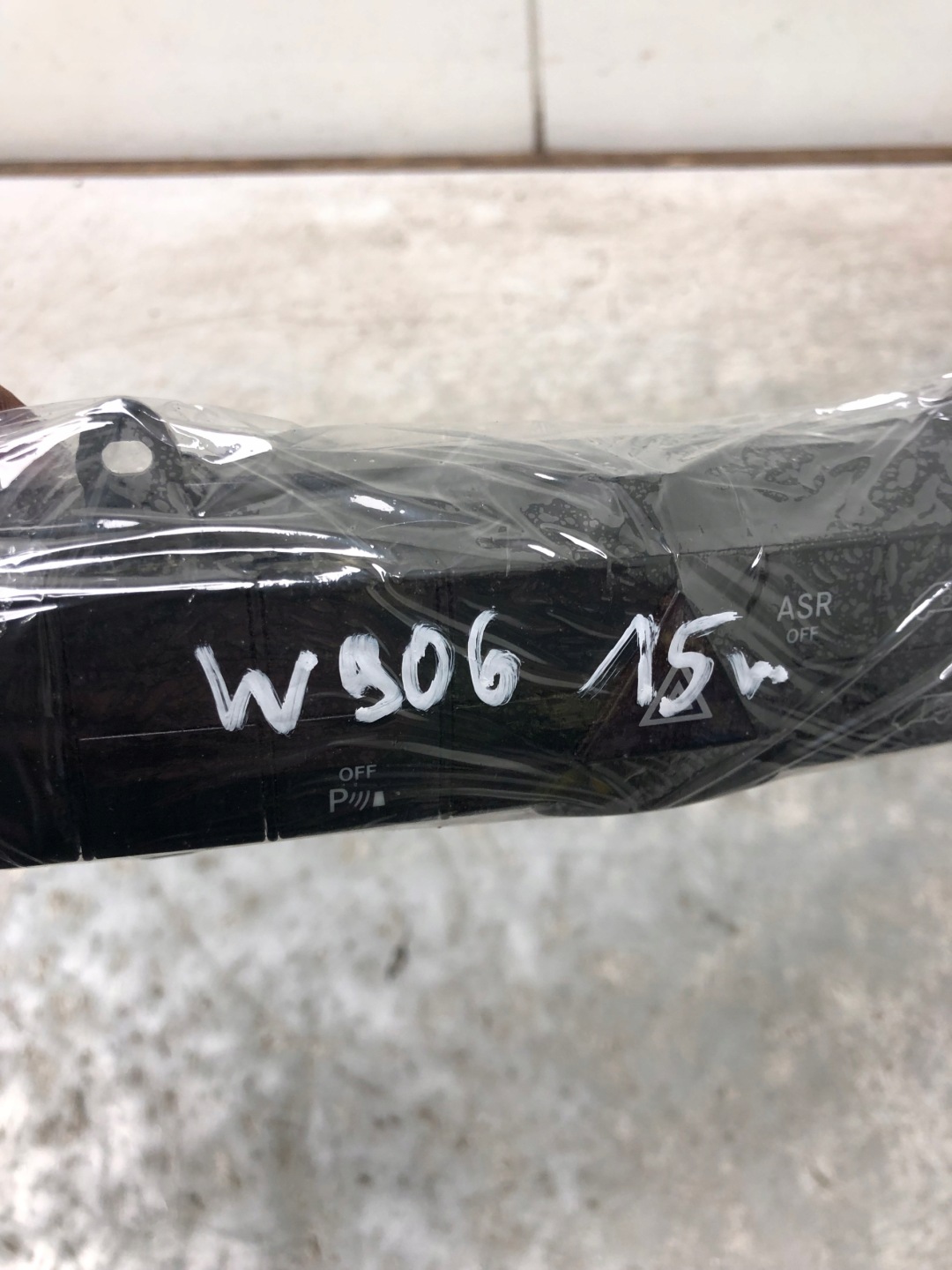PANEL PRZYCISKI Console MERCEDES SPRINTER W906 A9068701310