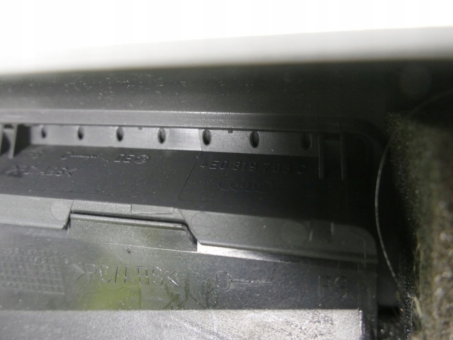 AUDI A8 D3 LIFT side SLUPKA B cover left