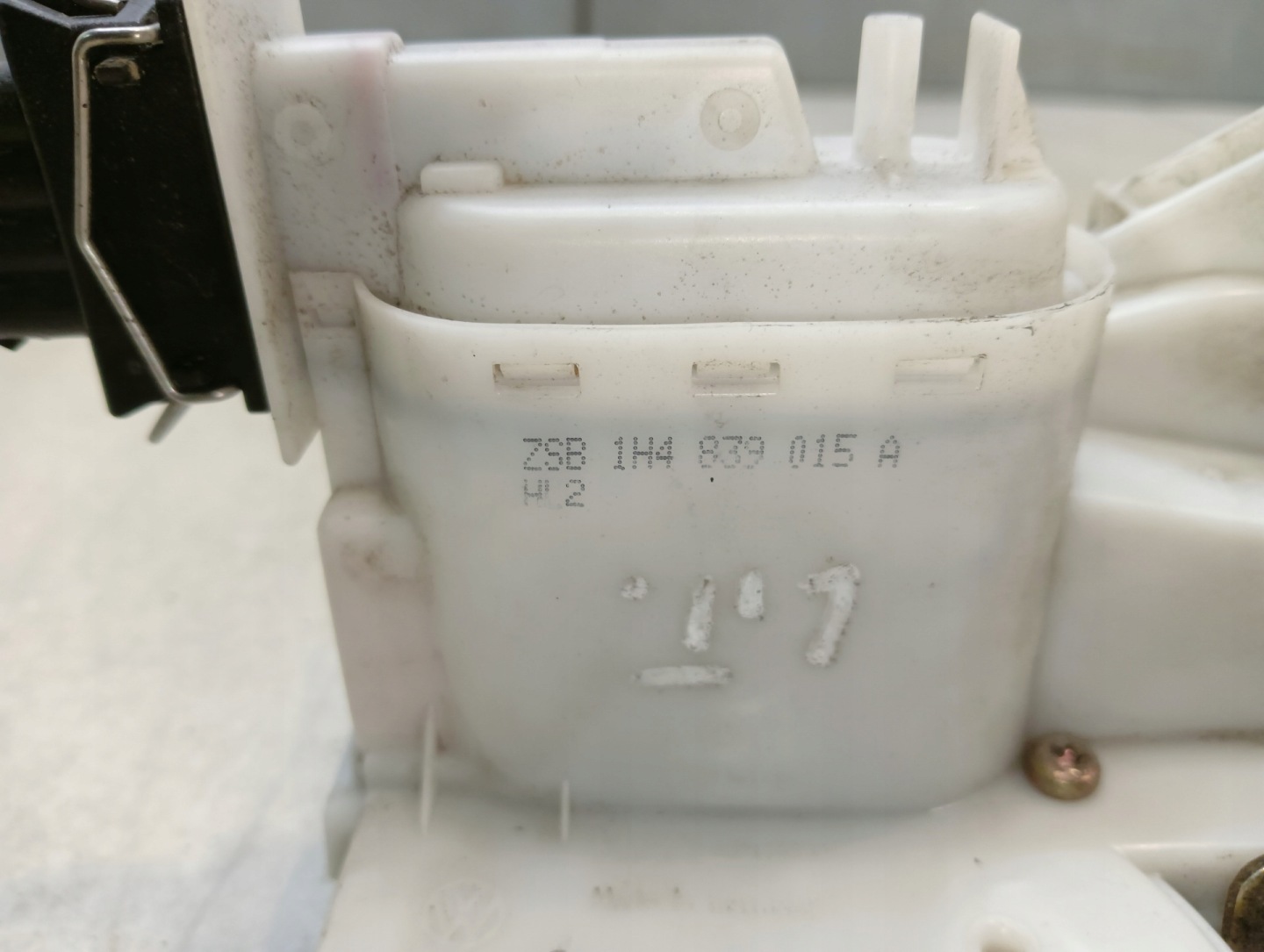 lock left rear part VW GOLF III 1H4839015A