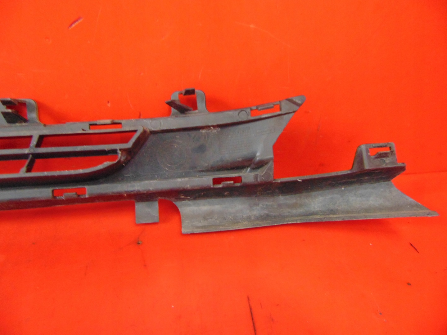 PEUGEOT 208 and grid central of a bumper front