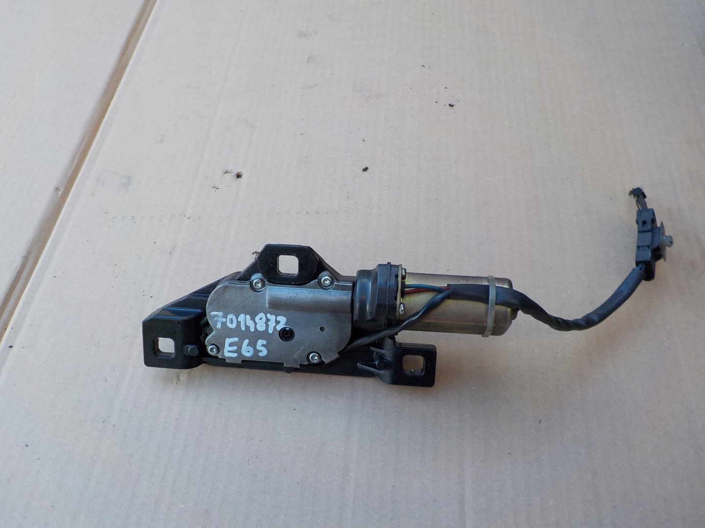 Micro moteur domykania du capot bmw e65 7014872