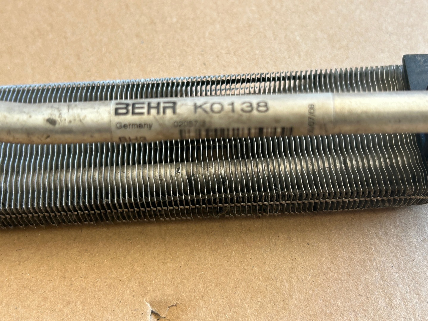 VW T5 radiatore / raffreddatore liquido servosterzo 7H0422847A